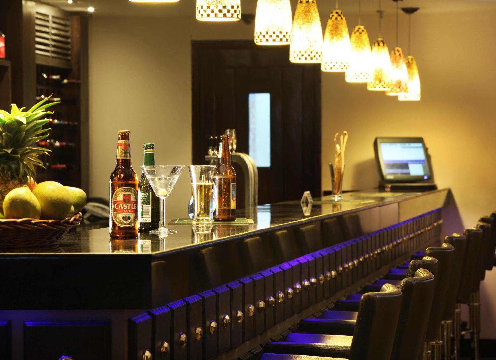 Delta Hotels By Marriott Νταρ ες Σαλάμ Εστιατόριο φωτογραφία
